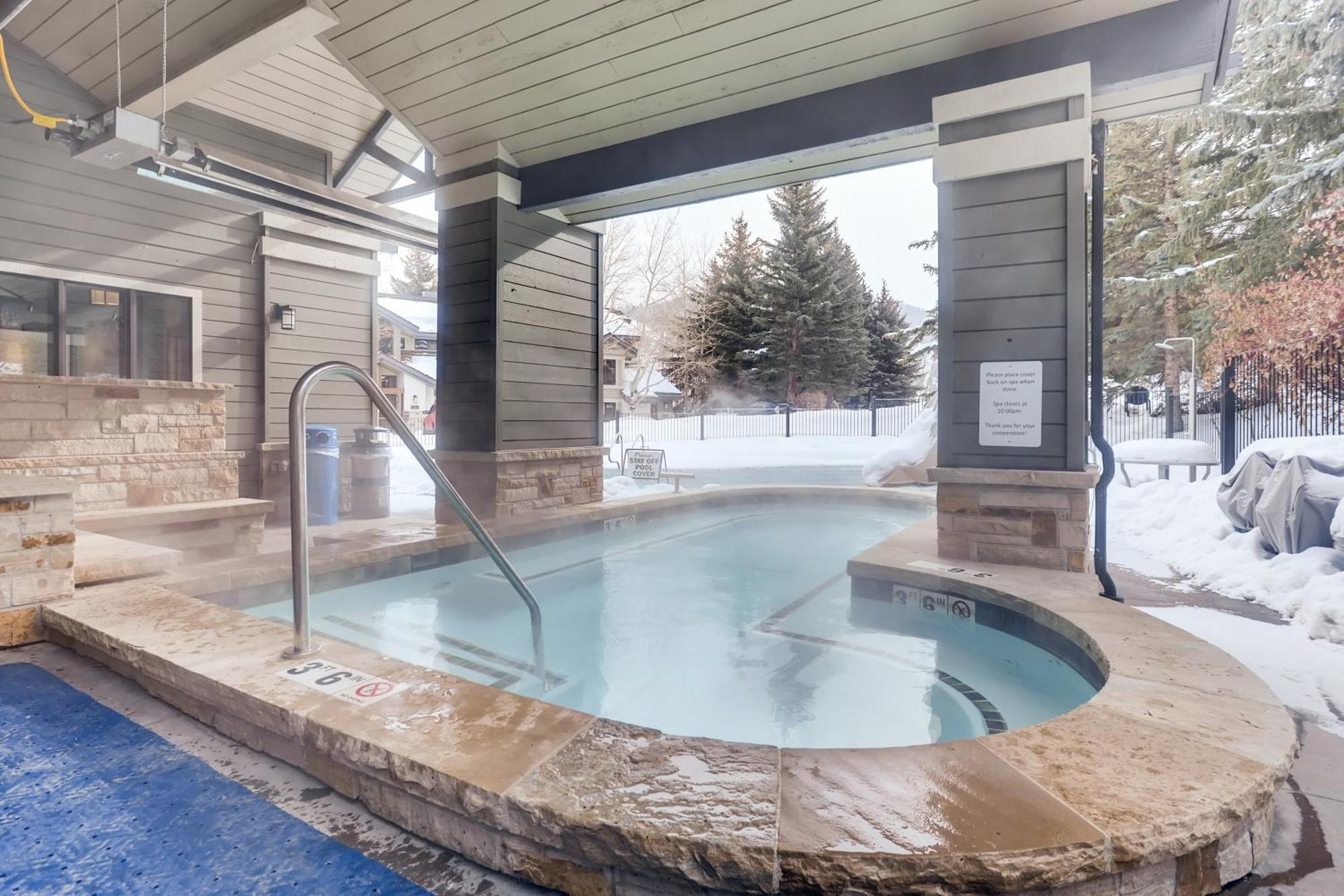 Ridgepoint Townhome 198 By East West Hospitality Beaver Creek Eksteriør billede