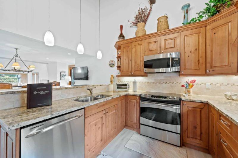 Ridgepoint Townhome 198 By East West Hospitality Beaver Creek Eksteriør billede