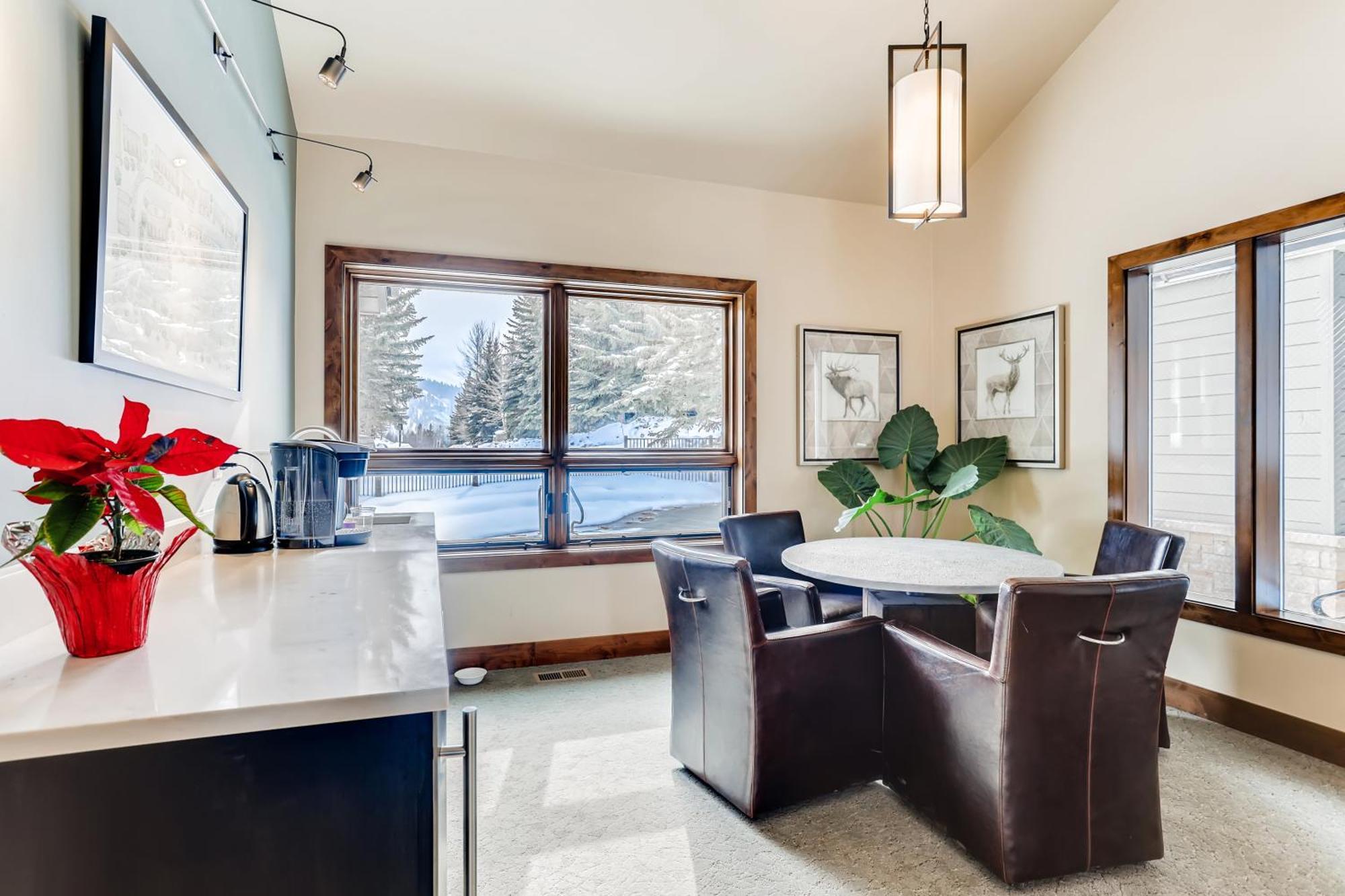 Ridgepoint Townhome 198 By East West Hospitality Beaver Creek Eksteriør billede